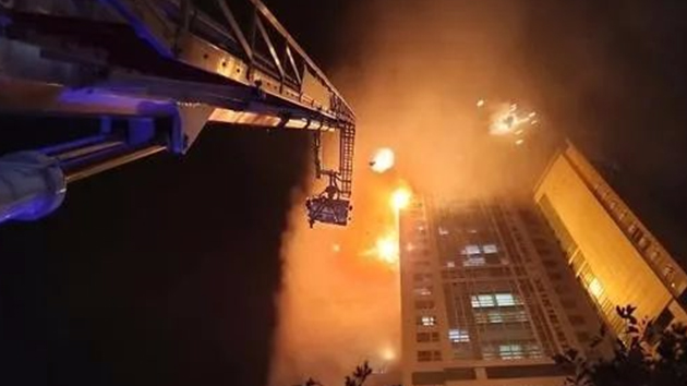 消防知識 丨 全樓在燃燒！33層建筑深夜起火，高層火災(zāi)到底該如何逃生？