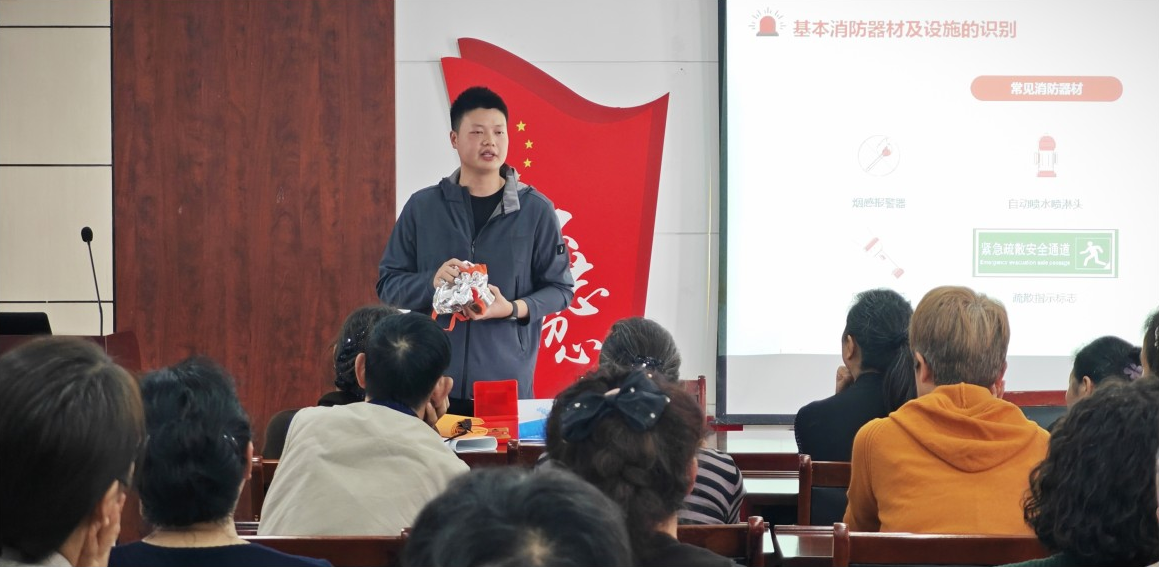 依愛消防重陽進(jìn)社區(qū)，金秋慰問情暖夕陽紅